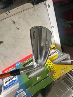 Titliest t100s 3 iron with graphite design di-105xstiff golf club