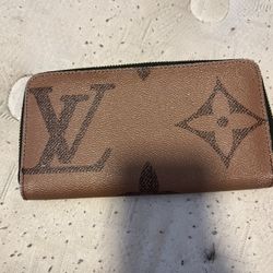 Louis Vuitton Zippy Wallet