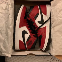 Jordan 1 mid
