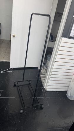 Clothing rack 32 shorts