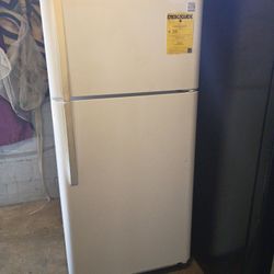 White Top Freezer Refrigerator 