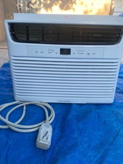 Frigidaire window av