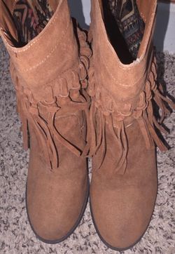 Versona Fringe Boots Size 8.5