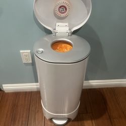 Munchkin Diaper Pail