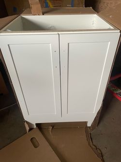 Oakley 25 in. Single Sink White Freestanding Bath Vanity with White Cultured Marble Top (Assembled)