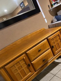 Oak Wood Dresser with Drawers and Cabinet Doors