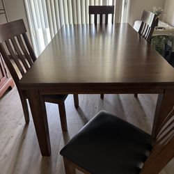 Dining table /4 chairs
