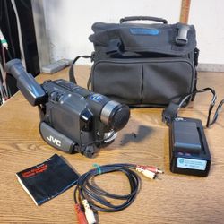 JVC GR-SXM240U Compact VHS VHS-C Camcorder Kit Ready To Use