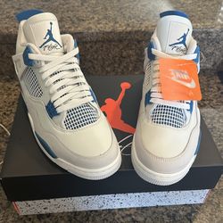 Retro Jordan 4 Military Blue 