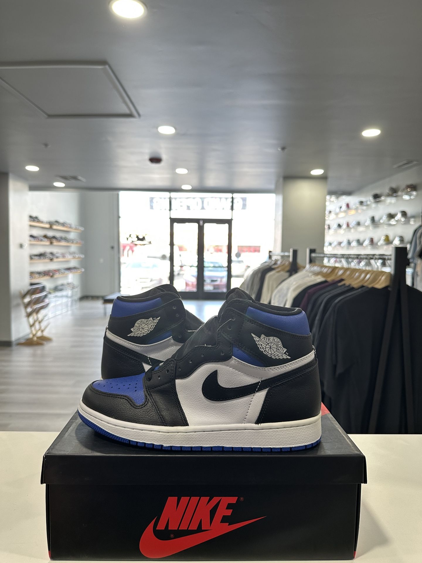 Brand New Jordan 1 Retro High Royal Toe Size 8.5M
