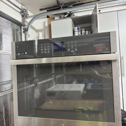 GE 30-inch Smart Single Electric Wall Oven