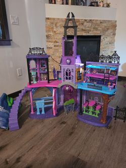 Monster high dollhouse
