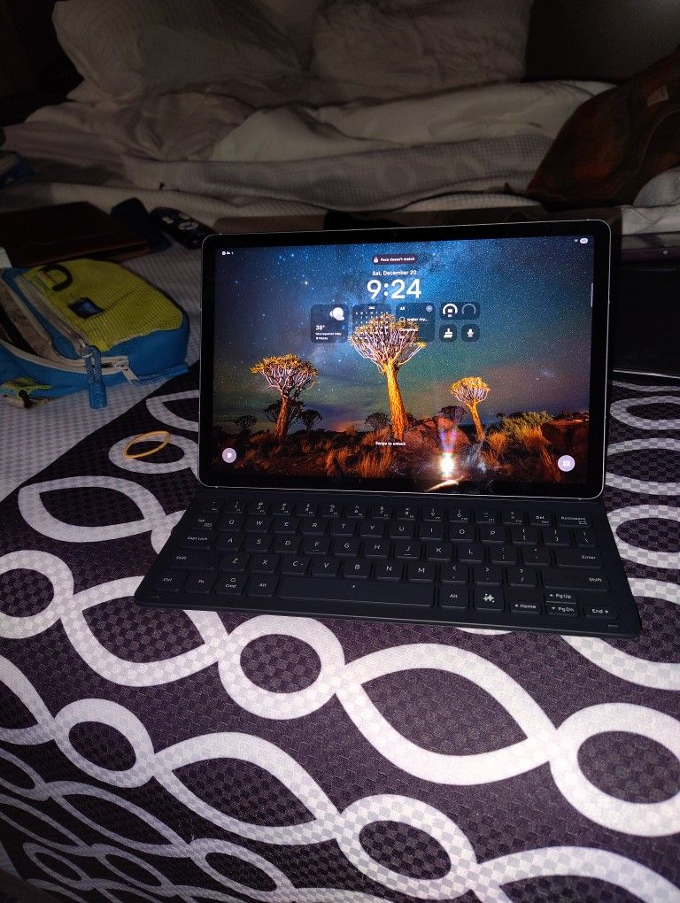 Samsung Galaxy Tab S10 FE + OEM Keyboard & S Pen – Excellent