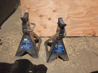 Two 6 ton Goodyear jack stands