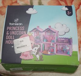 Tomleon Princess & Unicorn Doll House