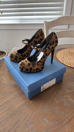 Vera Wang Leopard Heels Size 6 1/2