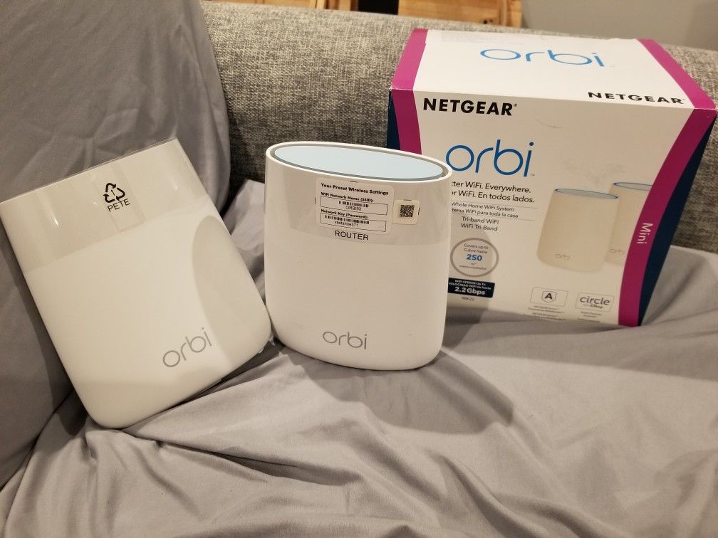 Netgear RBR20 Orbi Tri-Band Mesh WiFi Router + 1 Satellite