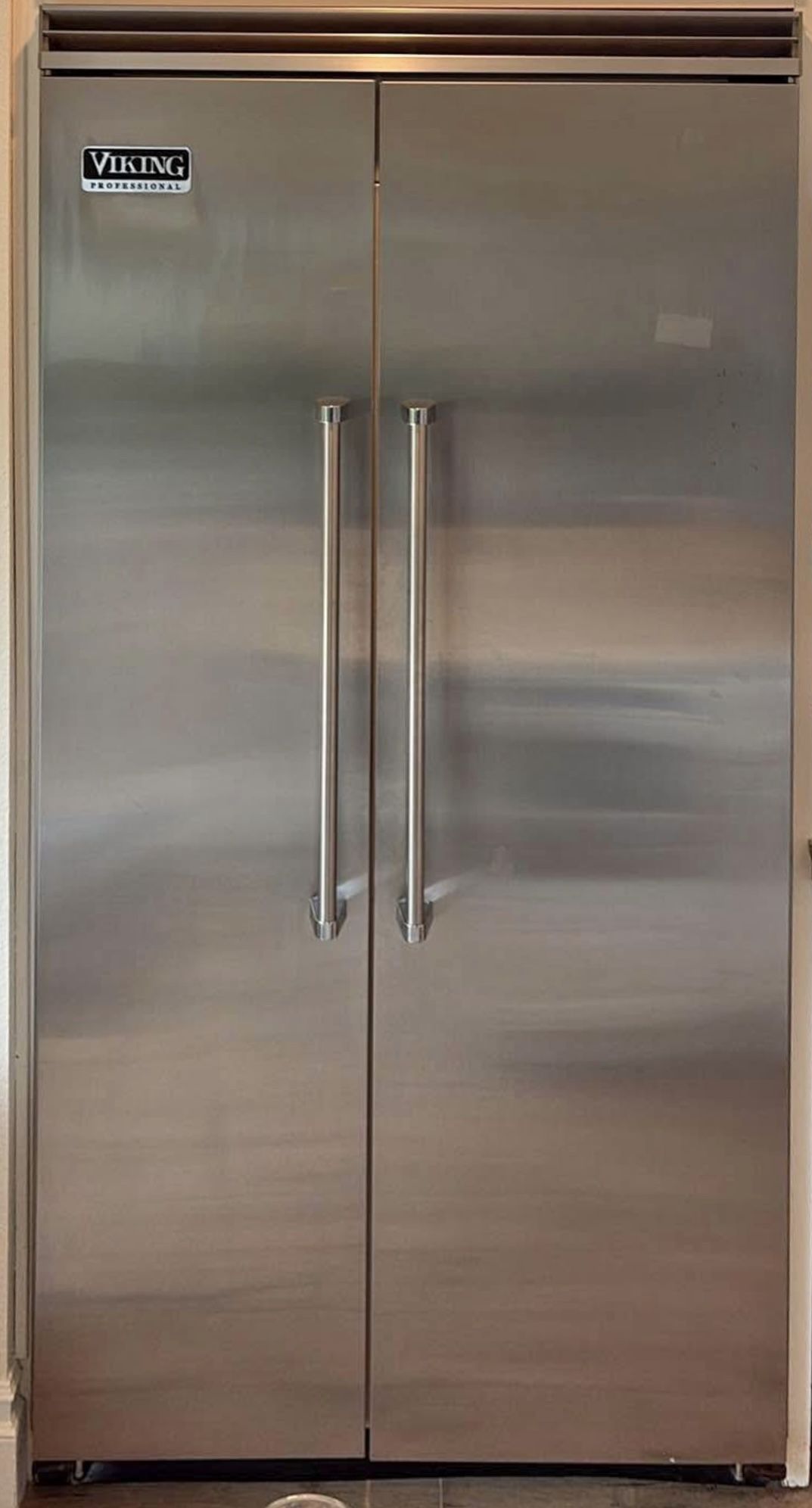 VIKING 5 series 42” Professional Fridge Counter depth