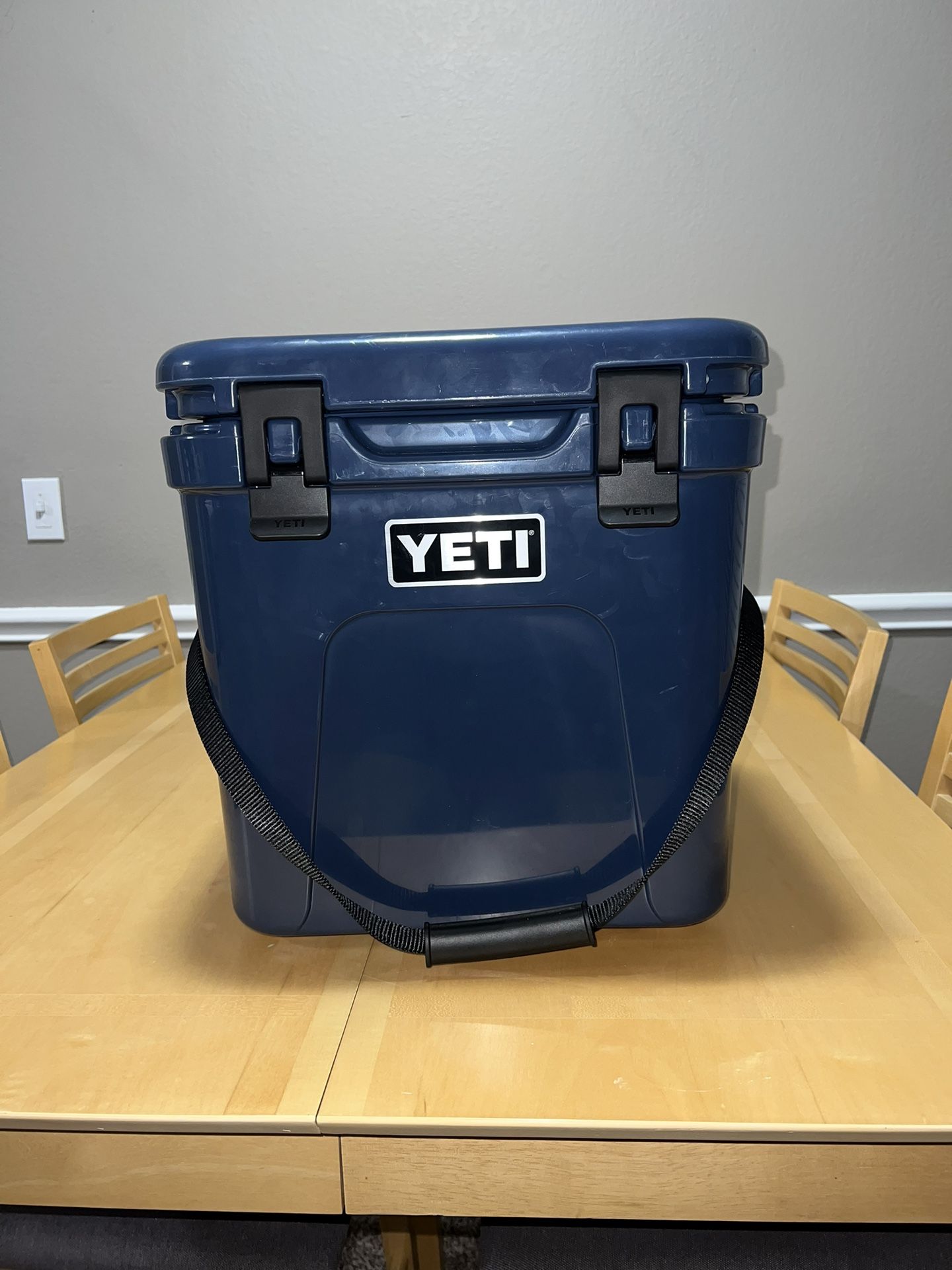 Yeti Roadie 24 Navy Blue