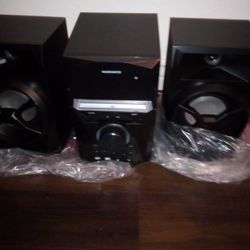 Magnavox MM441 3-Piece CD Shelf System with Digital PLL FM Stereo Radio, Bluetooth Wireless Technology, and Remote Control in Black | Blue Colored Spe