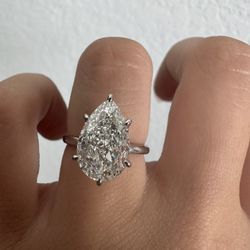 4.04 carat G VVS2 pear lab grown diamond Engagement Ring 