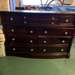 Dresser Free