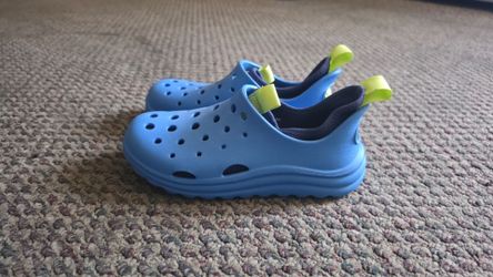 Water shoes boys size 13