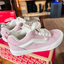 ♥️♥️ Brand New Vans tennis shoes, size 7 in women and 5 1/2 in men♥️♥️