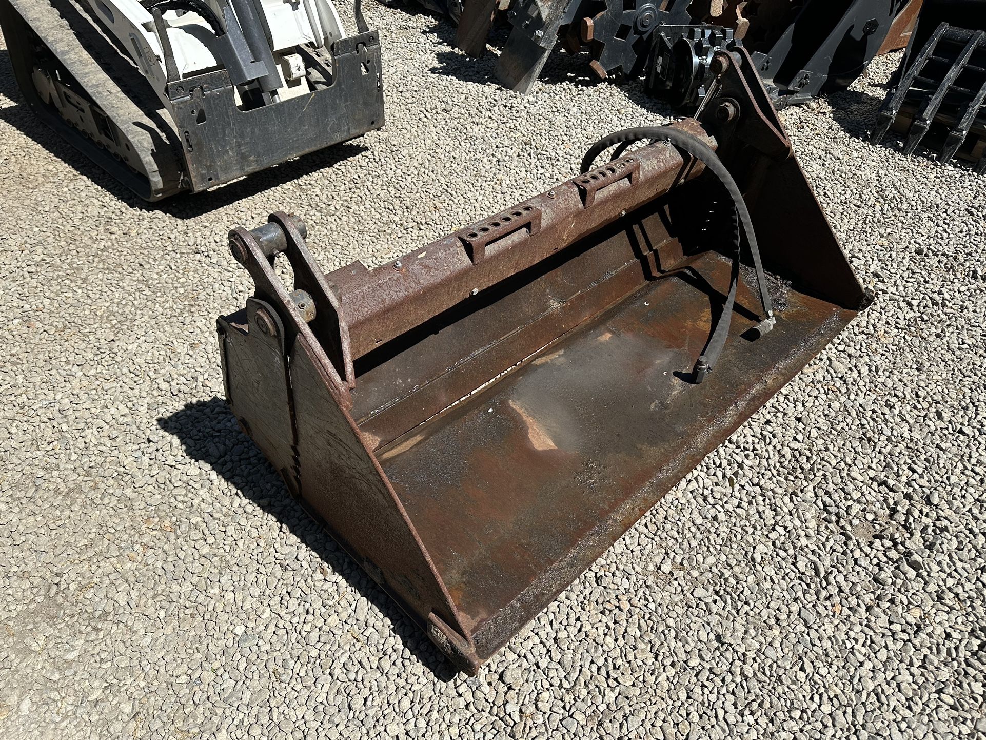 Bobcat Skid Steer 4 In 1 Grapple Bucket