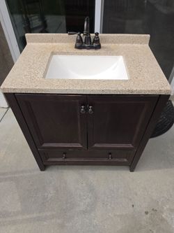 Bathroom sink vanity