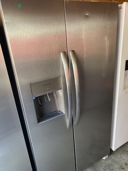 2022 Frigidaire Side By Side Stainless Steel Refrigerator 