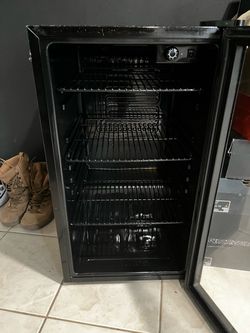 Black Electric Mini  Fridge with Racks
