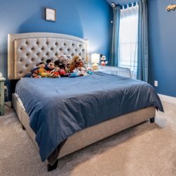 Queen Bed + Box Spring + Mattress – $450 Denton, TX)