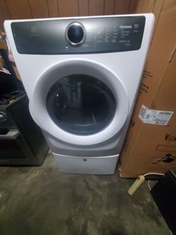 Electrolux  dryer 27 inch 220 volt electric  warranty  with pedestal $299