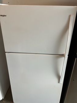 REFRIGERATOR WHIRLPOOL 33”