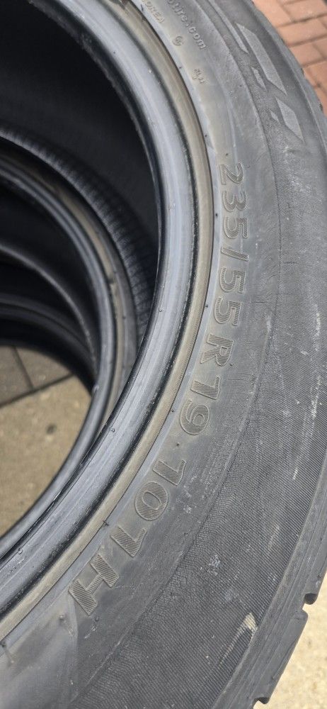 Set Of 4 235/55R19 Kumho Tires