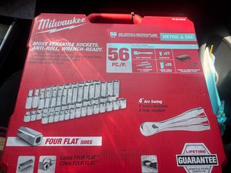 Milwaukee socket & wrench set