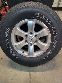 Toyota Alloy Wheel with Yokohama Geolandar A/T Tire