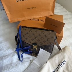 LV Hand bag 