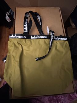 Lululemon apple green  tote bag - NWT