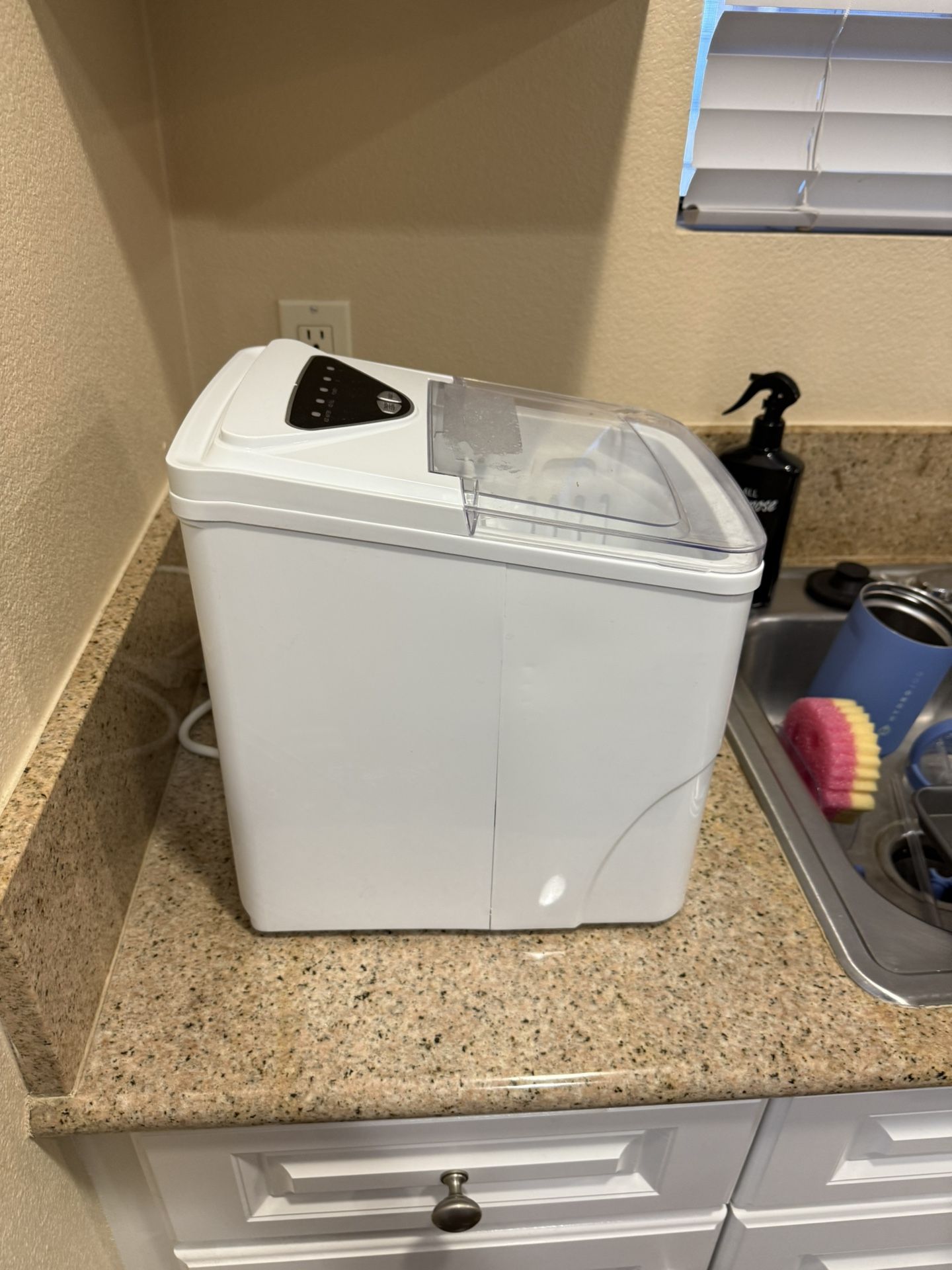 Countertop Ice Maker – Excellent Condition