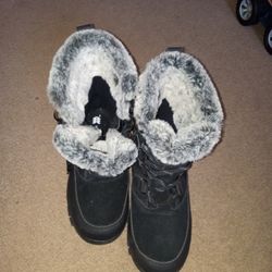 Female Black And Grey Winter Boots