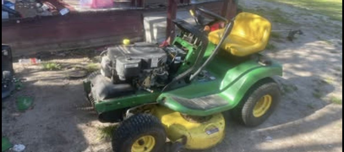 John Deere LT155