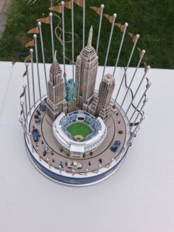 NY YANKEES 2009 BRADFORD musical carousel