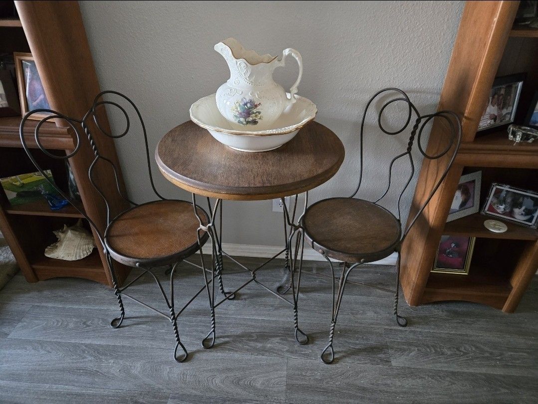 Vintage 1940s Era Antique Ice Cream Table And Chairs
