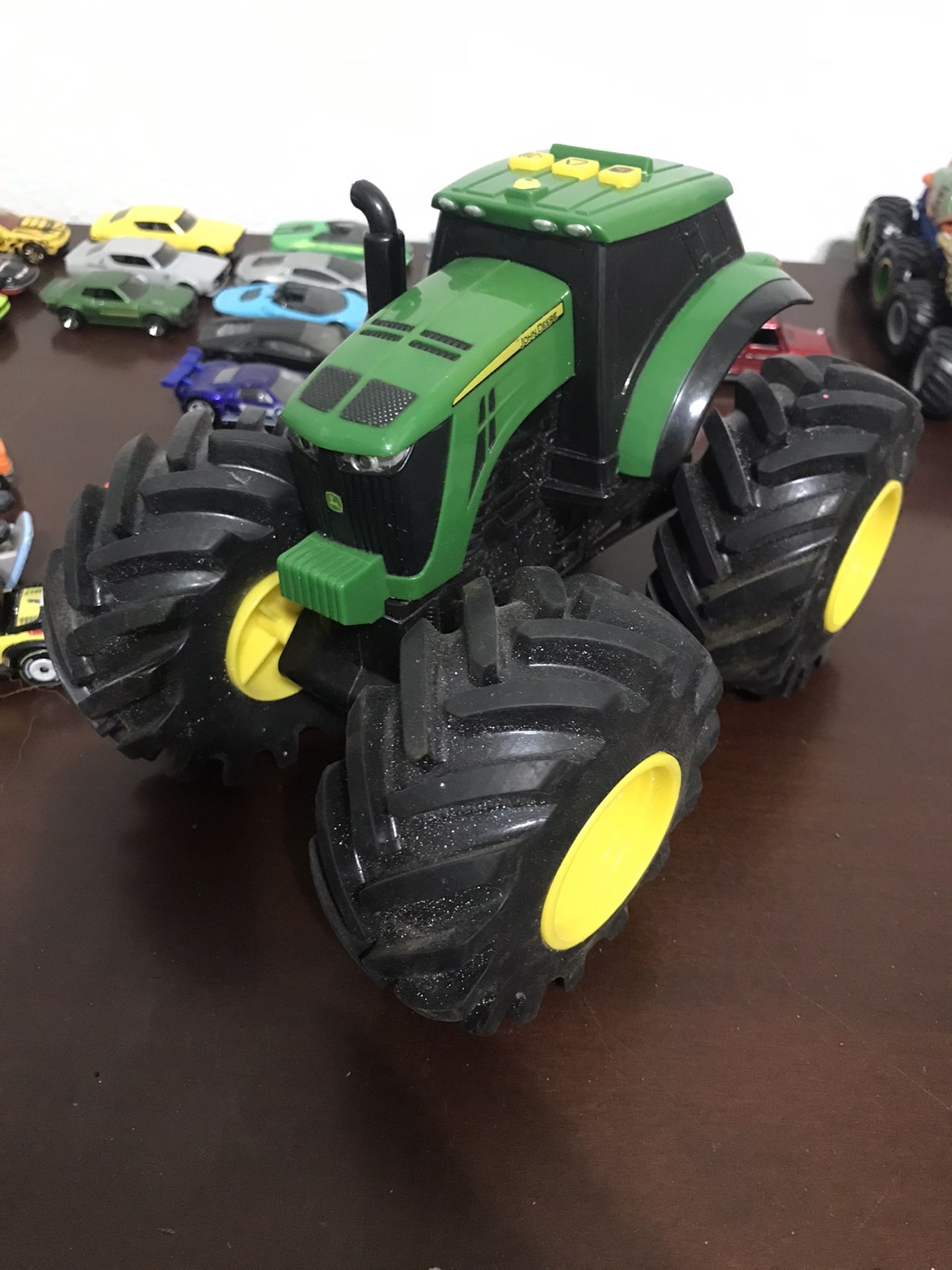 john deer tractor 🚜 good condition $25