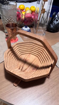 Folding basket