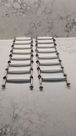 DOOR OR DRAWER HANDLES