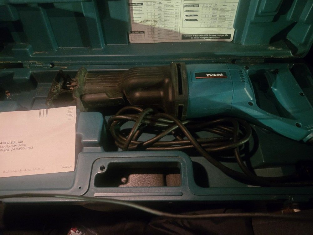 Makita. Sawzall JR000VT