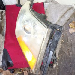 Headlight Assembly Drvr Side 2011 Caddy Srx